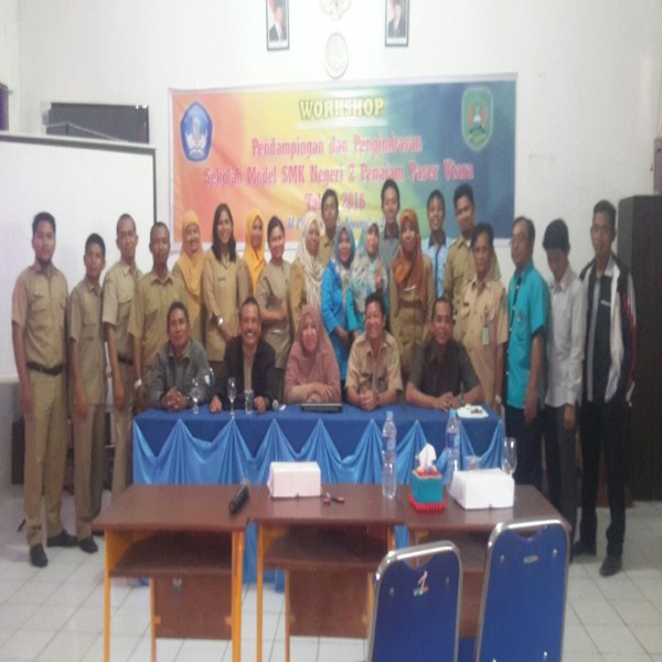 WORKSHOP PENDAMPINGAN DAN PENGIMBASAN SEKOLAH MODEL DI SMK NEGERI 2 PPU