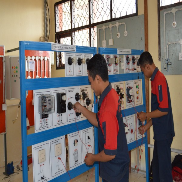 PRAKTIKUM TEKNIK INSTALASI PEMENFAATAN TENAGA LISTRIK