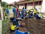 PENANAMAN BIBI CABE OLEH SISWA-SISWI BESERTA GURU SMK NEGERI 2 PENAJAM PASER UTARA